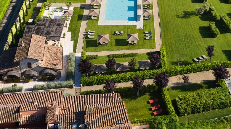 <b>Villa La Massa Pool</b>. Images powered by <a href="https://www.leonardoworldwide.com/" title="Leonardo Worldwide" target="_blank">Leonardo</a>.