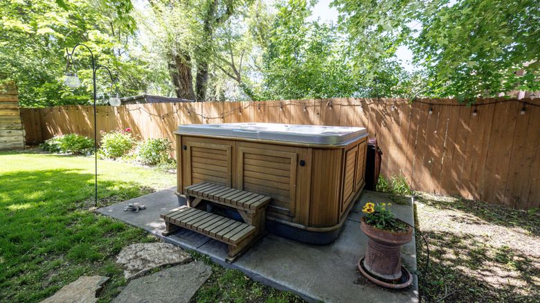 <b>Engen Hus B&B Pool</b>. Images powered by <a href="https://www.leonardoworldwide.com/" title="Leonardo Worldwide" target="_blank">Leonardo</a>.