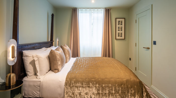 Ellen Kensington Room