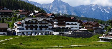 Mountains St Peter Hotel Exterior