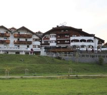 Mountains St Peter Hotel Exterior