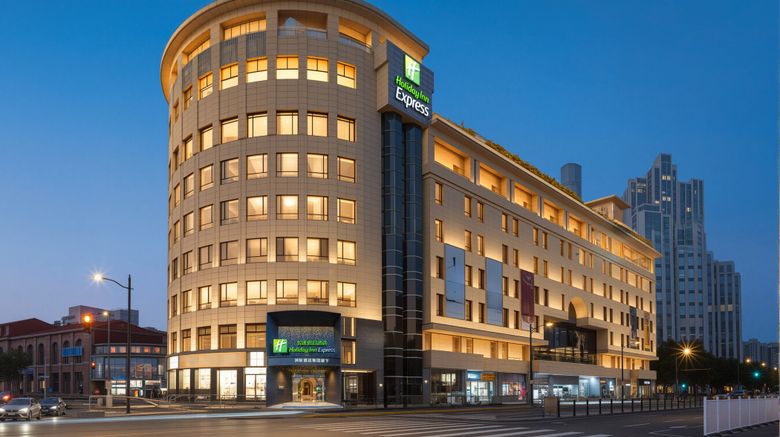Holiday Inn Exp On The Bund Exterior. Images powered by <a href="https://www.leonardoworldwide.com" target="_blank" rel="noopener">Leonardo</a>.