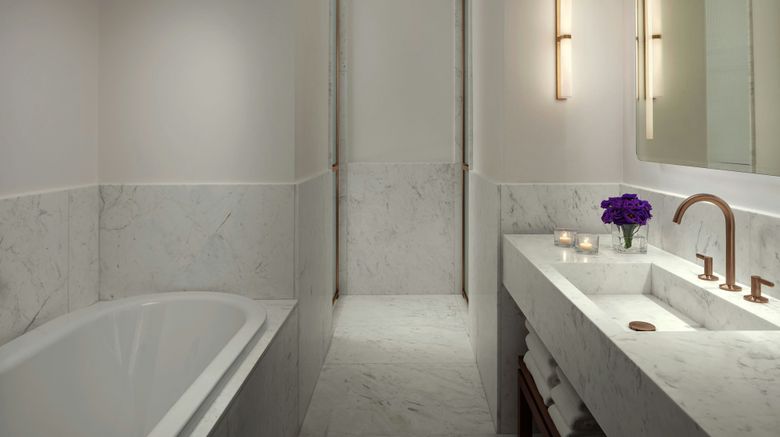 <b>The Lake Como Edition Room</b>. Images powered by <a href="https://www.leonardoworldwide.com/" title="Leonardo Worldwide" target="_blank">Leonardo</a>.