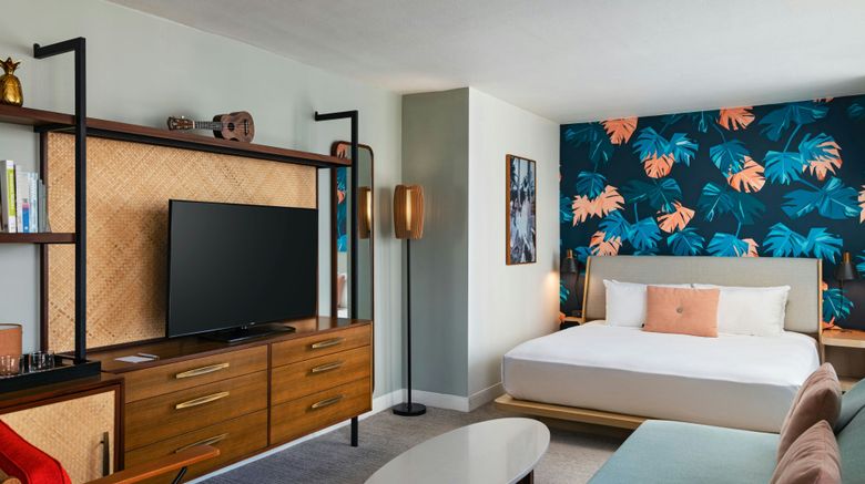 <b>The Laylow Waikiki, Autograph Collection Suite</b>. Images powered by <a href="https://www.leonardoworldwide.com/" title="Leonardo Worldwide" target="_blank">Leonardo</a>.