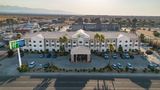 Holiday Inn Express Hotel & Suites Exterior
