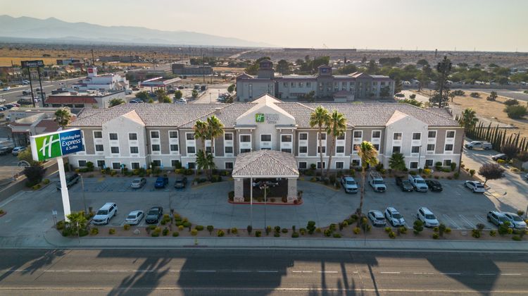 Holiday Inn Express Hotel & Suites Exterior