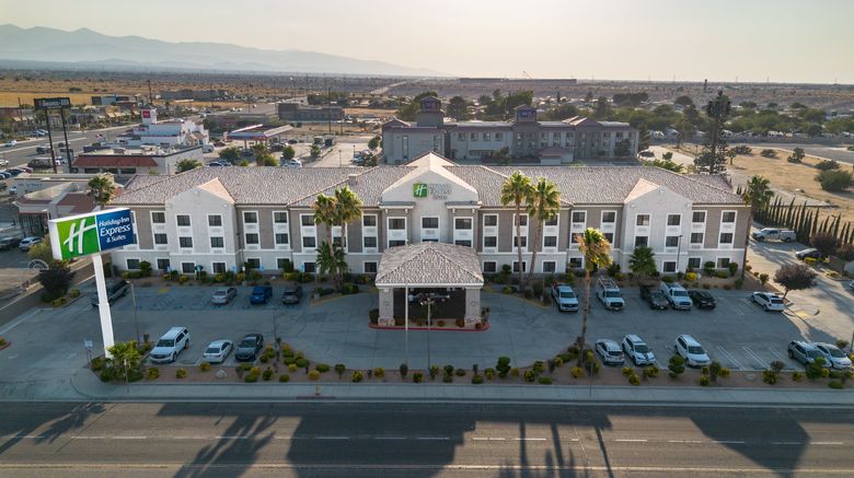 Holiday Inn Express Hotel  and  Suites Exterior. Images powered by <a href="https://www.leonardoworldwide.com" target="_blank" rel="noopener">Leonardo</a>.