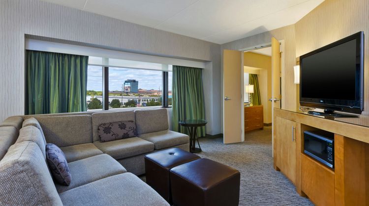 Hotel Auburn Hills Room