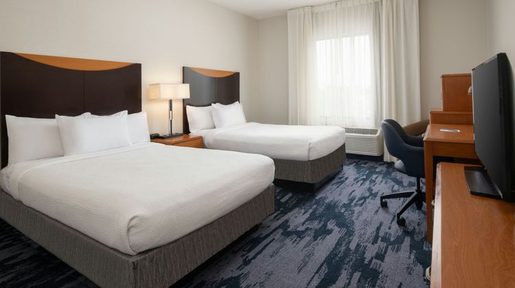 Fairfield Inn & Suites Santa Maria Room