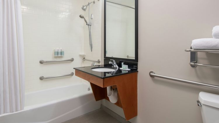 Fairfield Inn & Suites Santa Maria Room