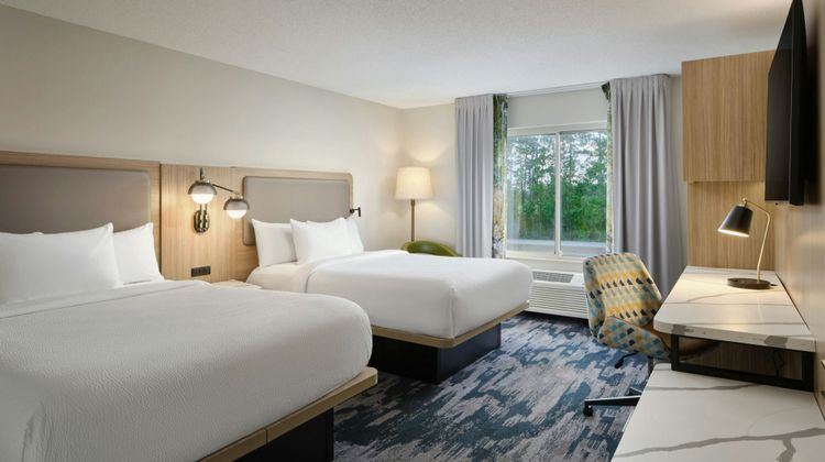 Fairfield Inn & Suites Brunswick Room