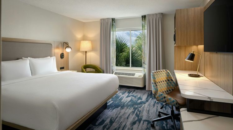 Fairfield Inn & Suites Brunswick Room