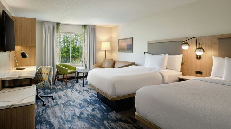 Fairfield Inn & Suites Brunswick Suite