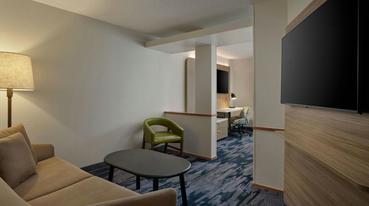 Fairfield Inn & Suites Brunswick Suite
