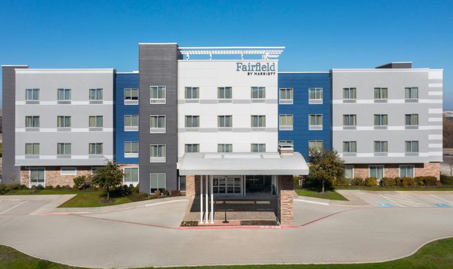 Fairfield Inn & Suites Dallas I-30 West Exterior
