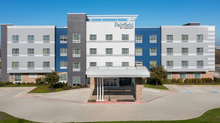 Fairfield Inn & Suites Dallas I-30 West Exterior