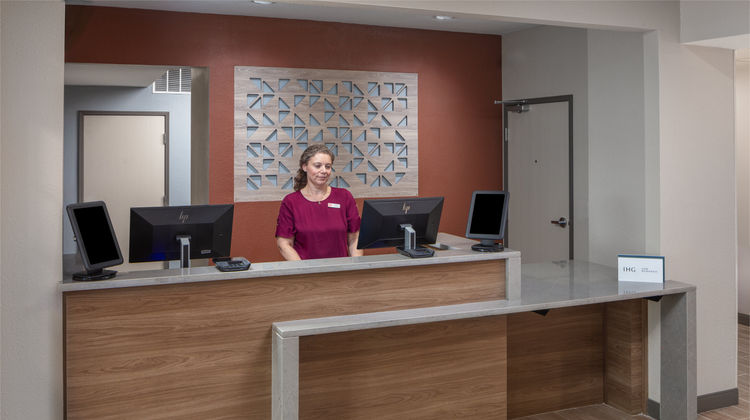 Candlewood Suites St. Robert Exterior