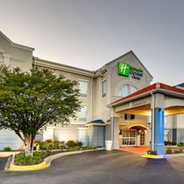 Holiday Inn Express Hotel & Suites