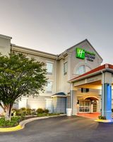 Holiday Inn Express Hotel & Suites