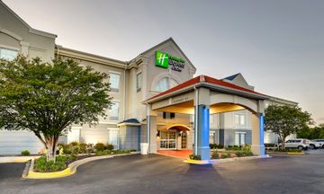 Holiday Inn Express Hotel & Suites