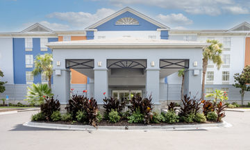 Holiday Inn Express Hotel & Suites