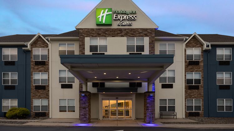 Holiday Inn Express & Suites Wyomissing Exterior