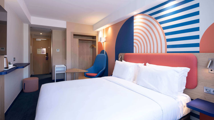 Holiday Inn Expr Suites Principe Real Room