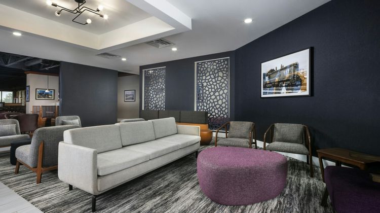 Four Points by Sheraton Kansas City Arpt Lobby