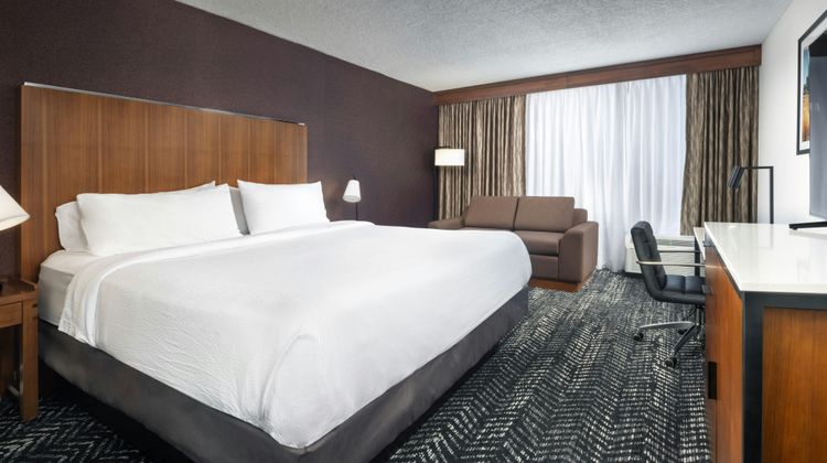 Four Points by Sheraton Kansas City Arpt Room
