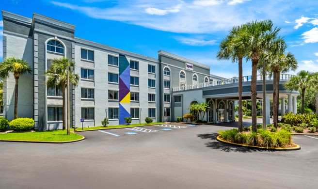 Spark by Hilton Orlando near Universal Exterior