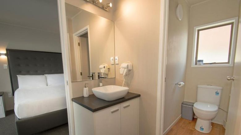 <b>Middlemore Motel Room</b>. Images powered by <a href="https://www.leonardoworldwide.com/" title="Leonardo Worldwide" target="_blank">Leonardo</a>.