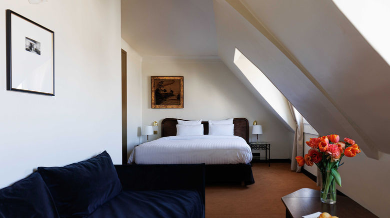 <b>Hotel Rochechouart Suite</b>. Images powered by <a href="https://www.leonardoworldwide.com/" title="Leonardo Worldwide" target="_blank">Leonardo</a>.