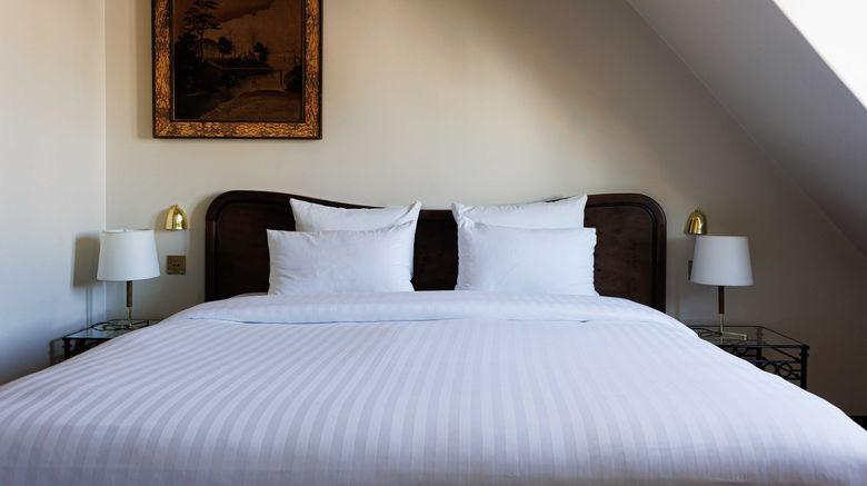 <b>Hotel Rochechouart Suite</b>. Images powered by <a href="https://www.leonardoworldwide.com/" title="Leonardo Worldwide" target="_blank">Leonardo</a>.
