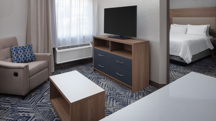 Candlewood Suites St. Robert Suite