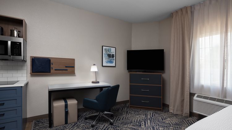Candlewood Suites St. Robert Room