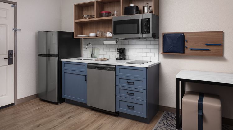 Candlewood Suites St. Robert Room