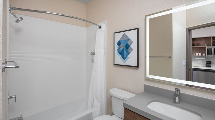 Candlewood Suites St. Robert Room
