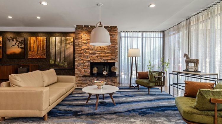 Fairfield Inn/Suites MetroCenter Lobby