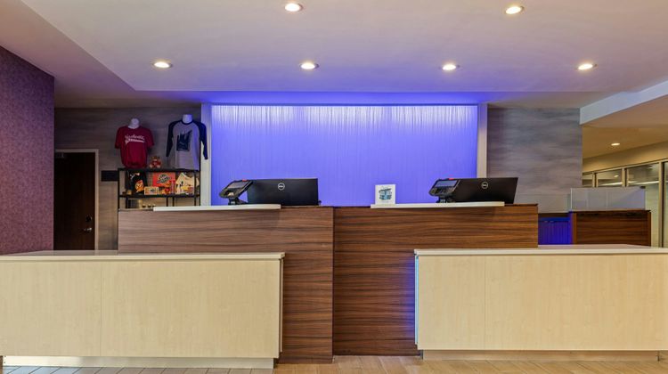 Fairfield Inn/Suites MetroCenter Lobby