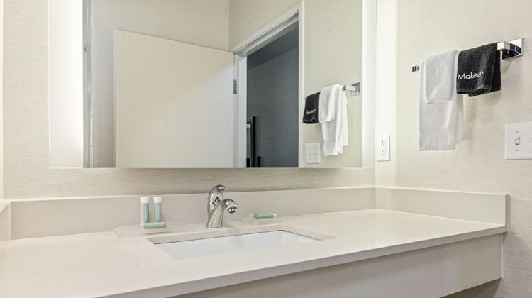 Fairfield Inn/Suites MetroCenter Room