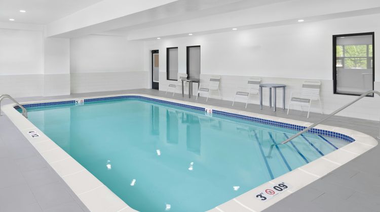 TownePlace Suites Detroit/Warren Pool