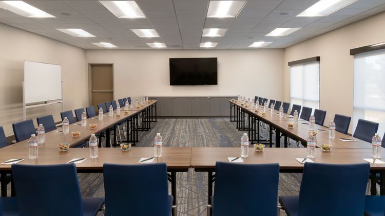 Holiday Inn Express & Suites Fresno Arpt Meeting