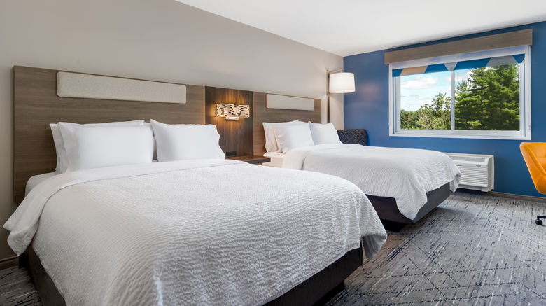 <b>Holiday Inn Express & Suites Berkshires Room</b>. Images powered by <a href="https://www.leonardoworldwide.com/" title="Leonardo Worldwide" target="_blank">Leonardo</a>.