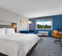 Holiday Inn Express & Suites Berkshires Room