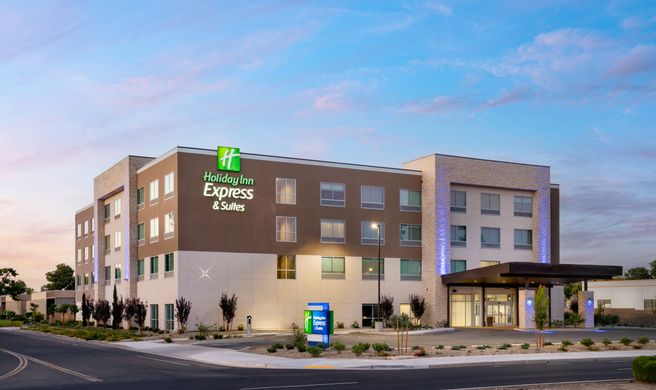 Holiday Inn Express & Suites Fresno Arpt Exterior