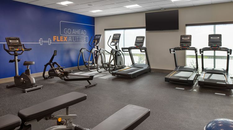 Holiday Inn Express & Suites Fresno Arpt Health Club