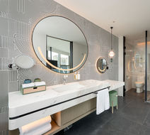 Holiday Inn Exhibition Center Room
