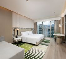 Holiday Inn Exhibition Center Room