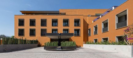 Clevia, Autograph Collection Exterior