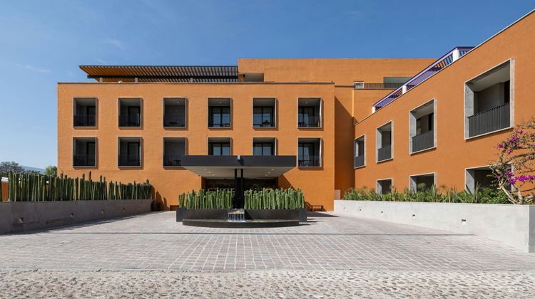Clevia, Autograph Collection Exterior